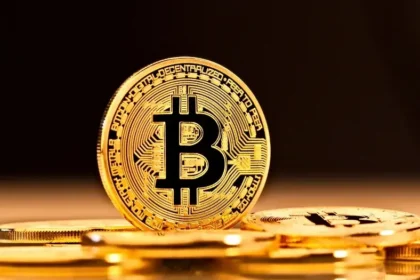 Bitcoin Surpasses $100,000 Analysts Predict Further Growth and Altcoin Rotation